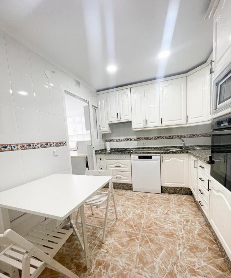 Holidays2Malaga Tomas De Echeverria 150 Mts To Beach & High Speed Wifi & Parking Apartman Kültér fotó